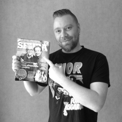 Seura ja meikä_mustavalkea